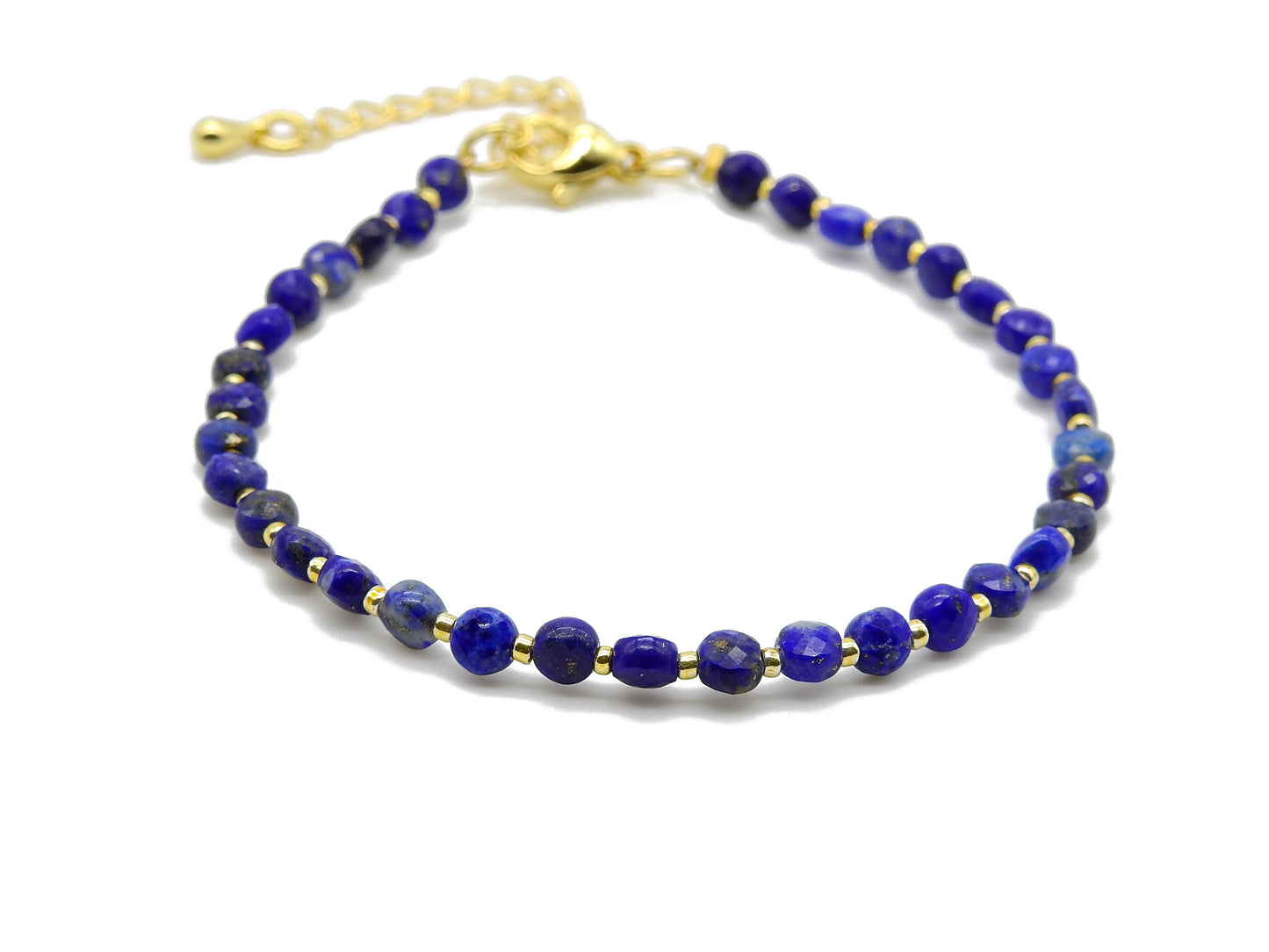 selection zen bracelet réglable doré perles à facettes en lapis-lazuli et perles dorées avec chaine de réglage dorée