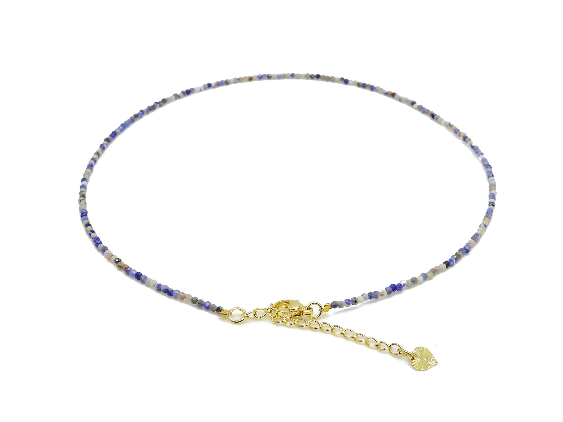 collier doré 2mm perles à facettes sodalite avec chaine dorée et cœur selection-zen